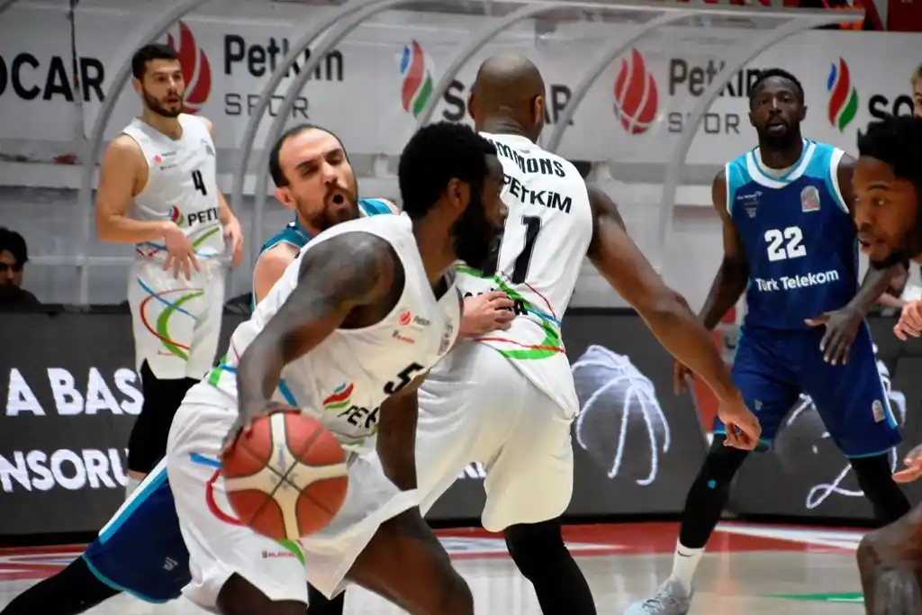 Basketbol Süper Ligi: Aliağa Petkim Spor: 70 - Türk Telekom: 89
