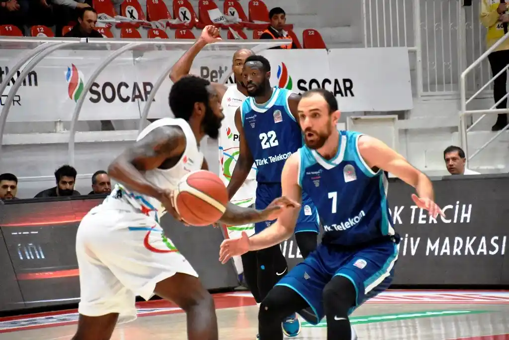 Basketbol Süper Ligi: Aliağa Petkim Spor: 70 - Türk Telekom: 89
