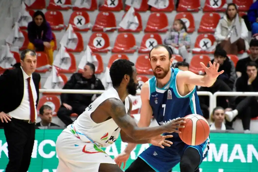 Basketbol Süper Ligi: Aliağa Petkim Spor: 70 - Türk Telekom: 89
