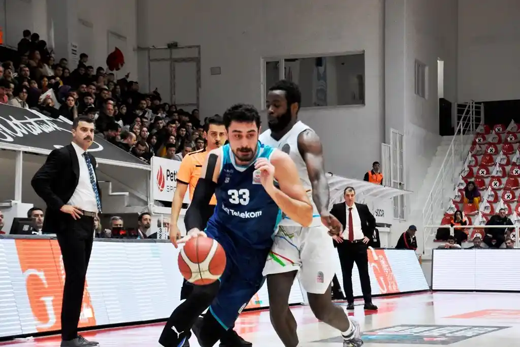 Basketbol Süper Ligi: Aliağa Petkim Spor: 70 - Türk Telekom: 89