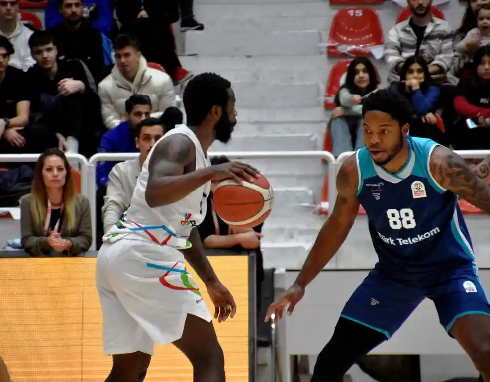 Basketbol Süper Ligi: Aliağa Petkim Spor: 70 - Türk Telekom: 89