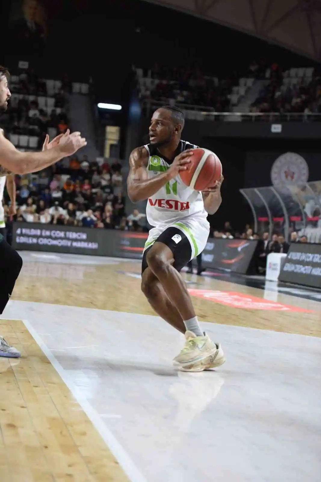 Basketbol Süper Ligi: Manisa BBSK: 80 - Pınar Karşıyaka: 76