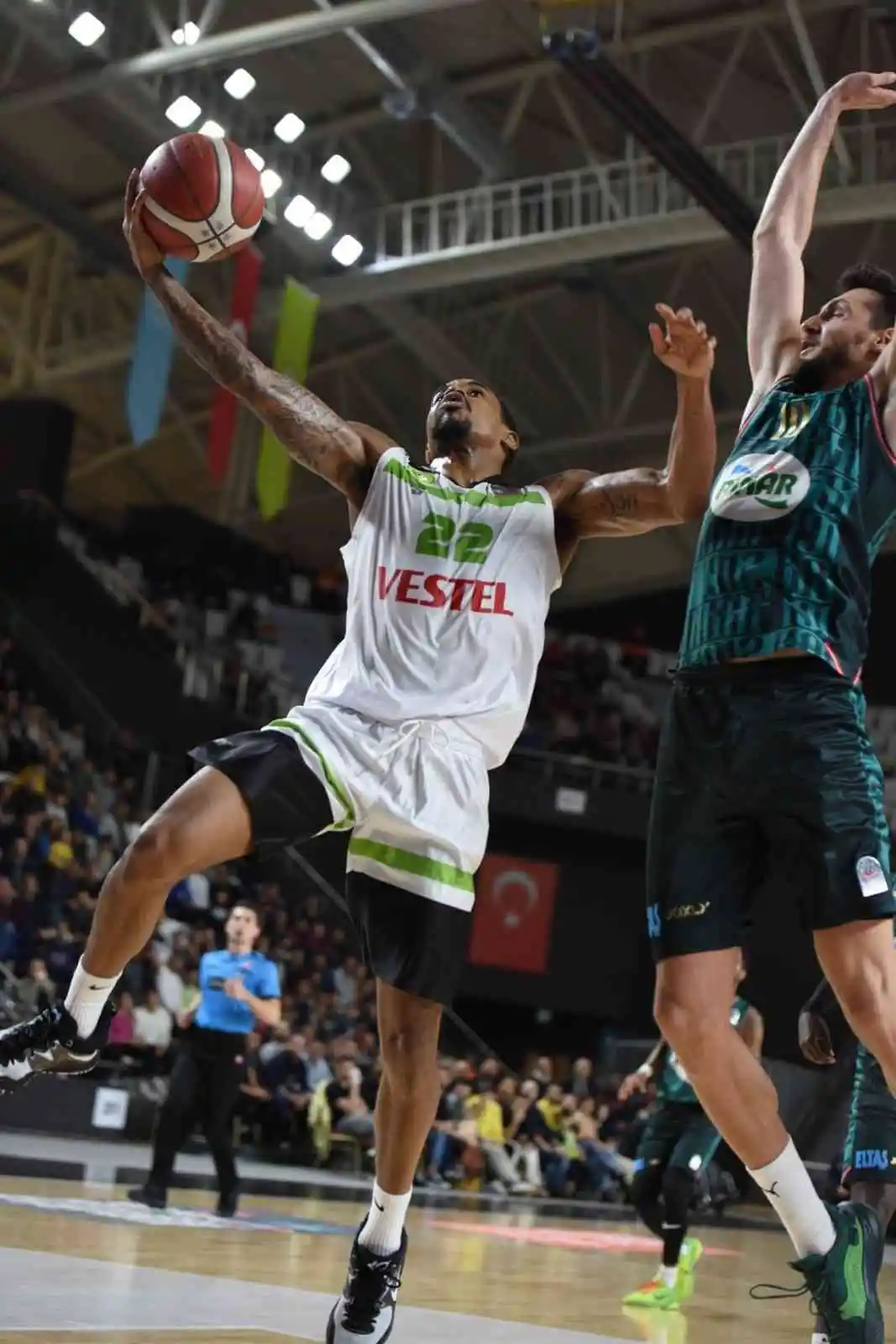 Basketbol Süper Ligi: Manisa BBSK: 80 - Pınar Karşıyaka: 76