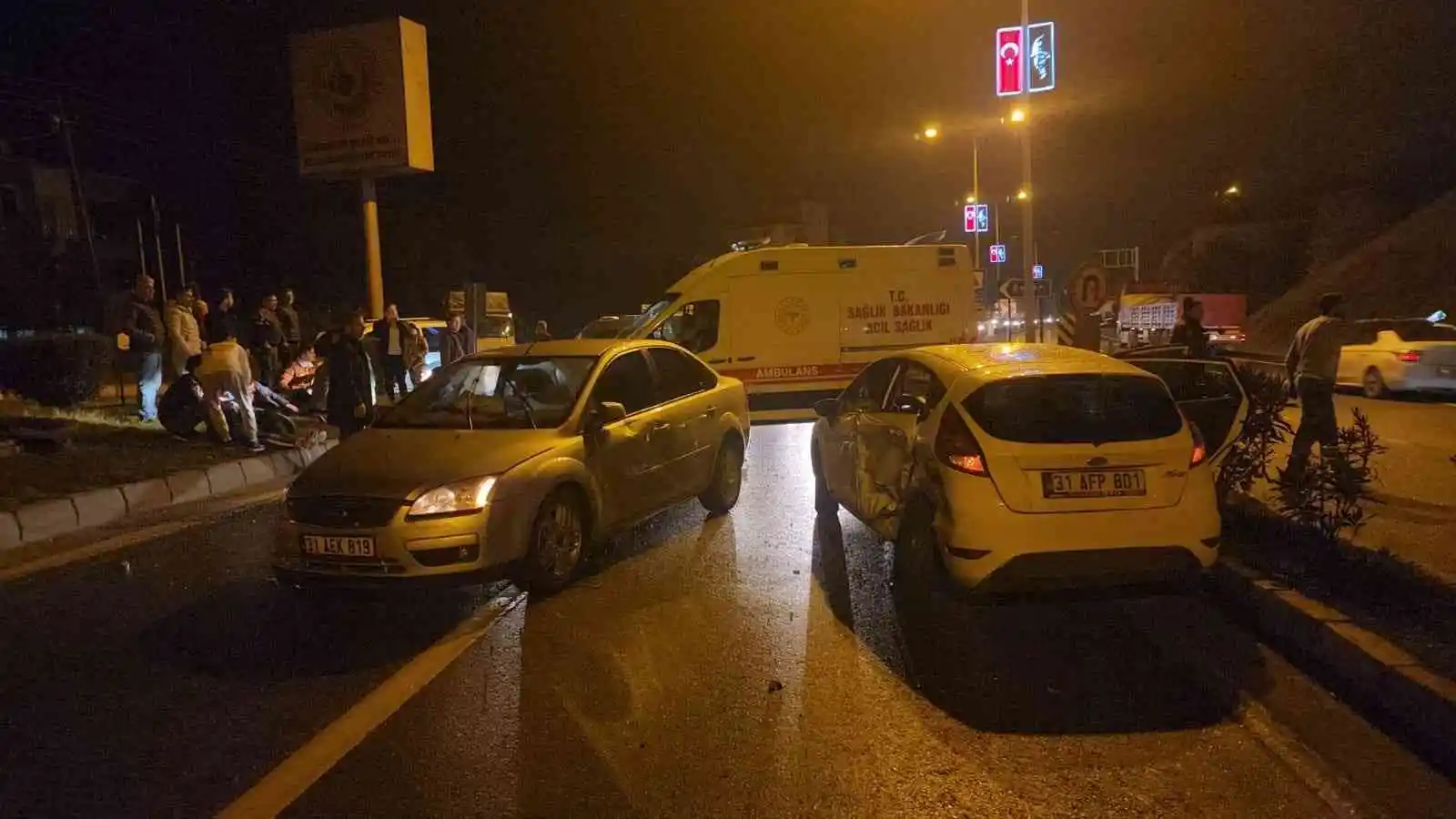 Belen’de iki otomobil çarpıştı: 4 yaralı