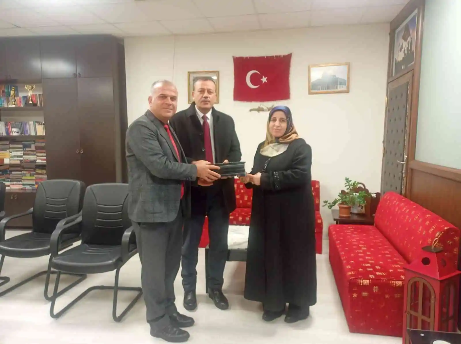 BEÜ Rektörü Prof. Dr. Elmastaş Adilcevaz KYK’da kalan öğrenciler ile bir araya geldi