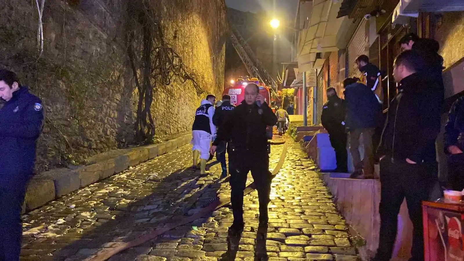 Beyoğlu'nda Ermeni Kilisesi'ndeki yangın söndürüldü: 1 ölü, 2 yaralı
