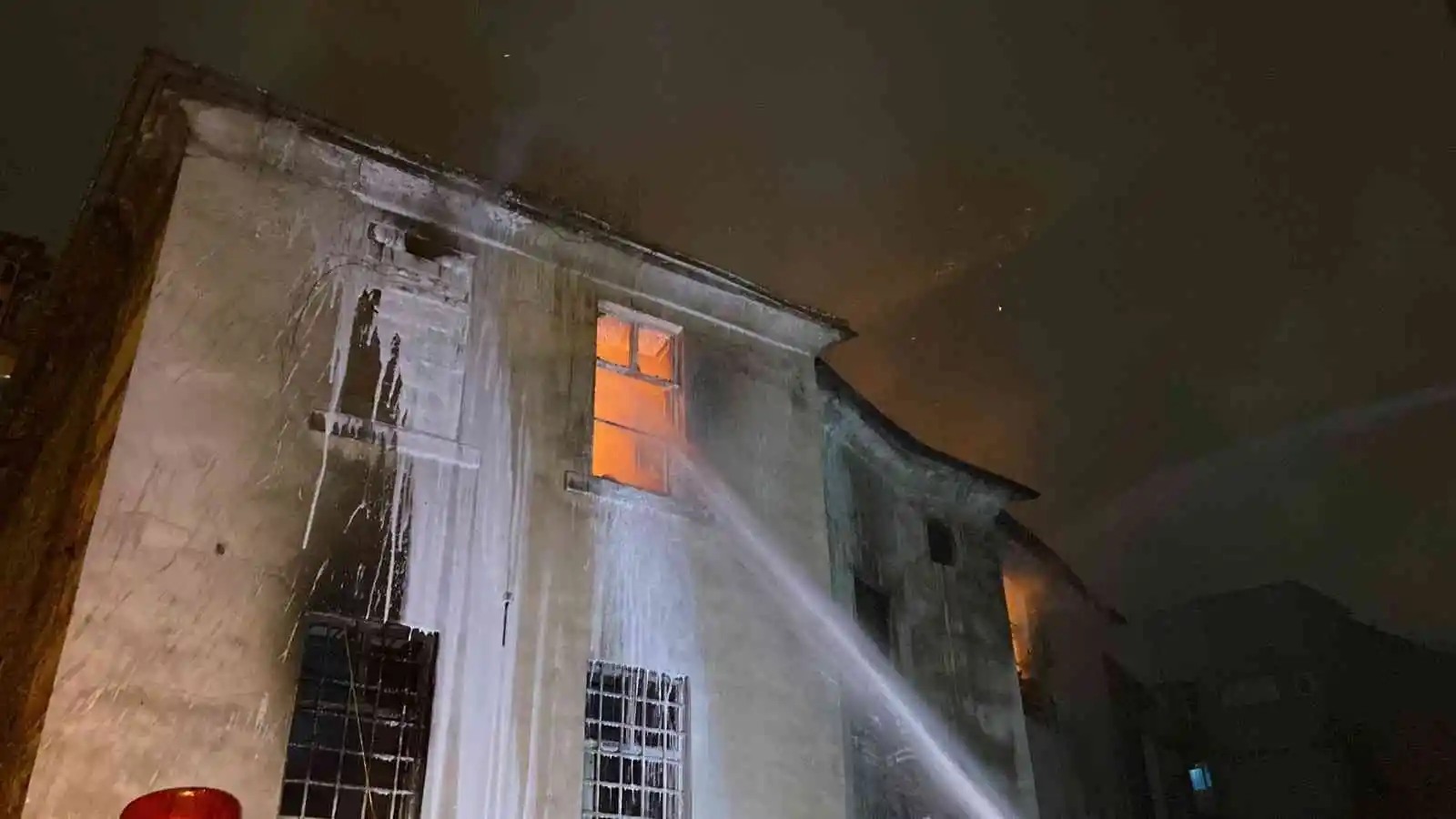Beyoğlu’nda Ermeni Kilisesi’ndeki yangında ölü sayısı 2’ye çıktı
