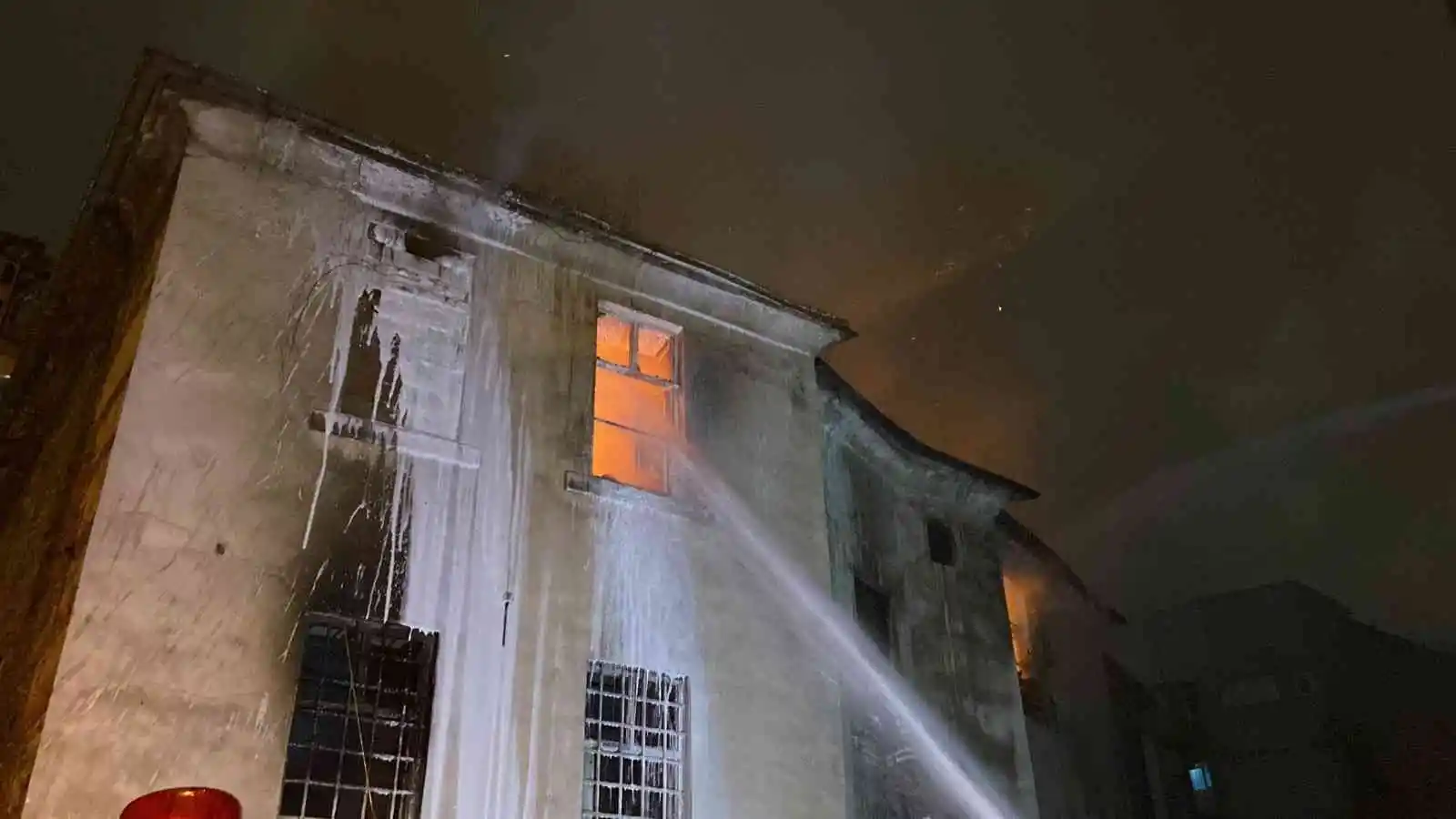 Beyoğlu’nda Ermeni Kilisesi’ndeki yangında ölü sayısı 2’ye çıktı