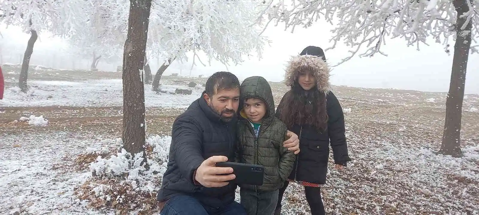 Bitlis’te kırağı tutan ağaçlar kartpostallık görüntü oluşturdu
