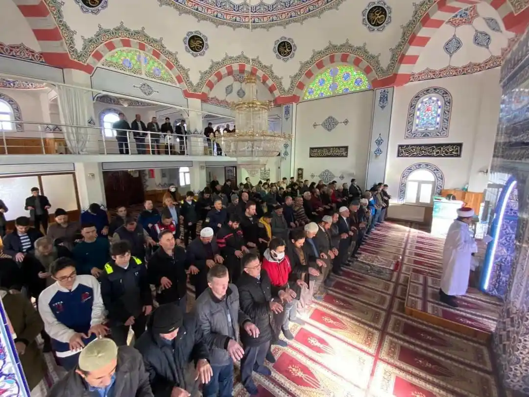 Bolu’da eller yağmur için semaya açıldı
