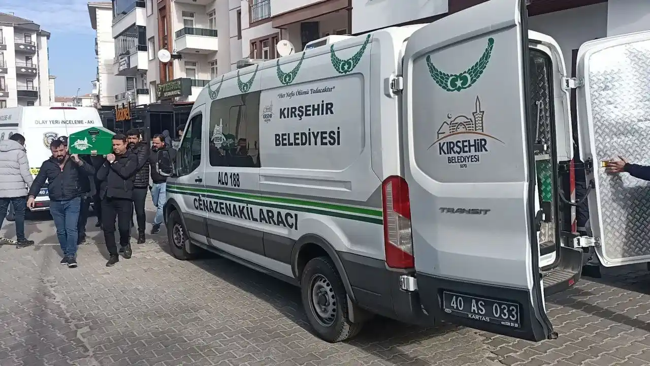 Boşanma aşamasındaki eşini 10 kurşunla öldürüp intihar etti
