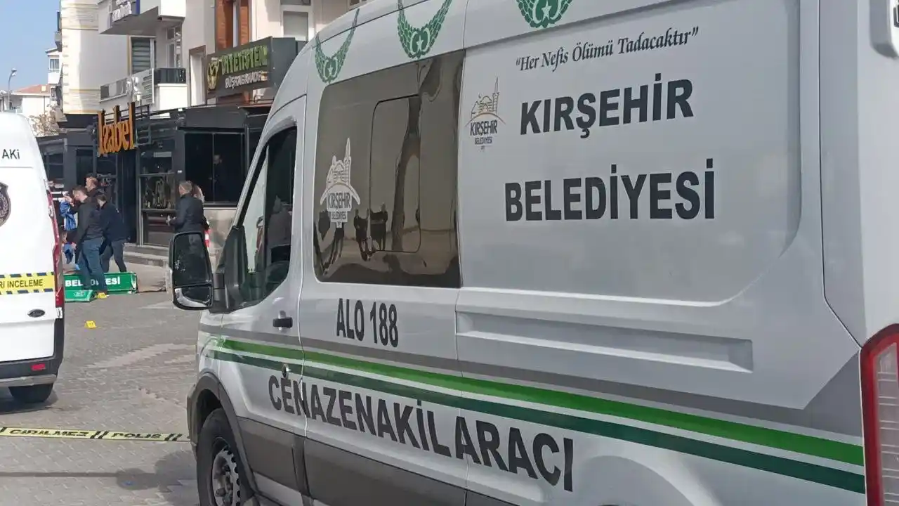 Boşanma aşamasındaki eşini 10 kurşunla öldürüp intihar etti