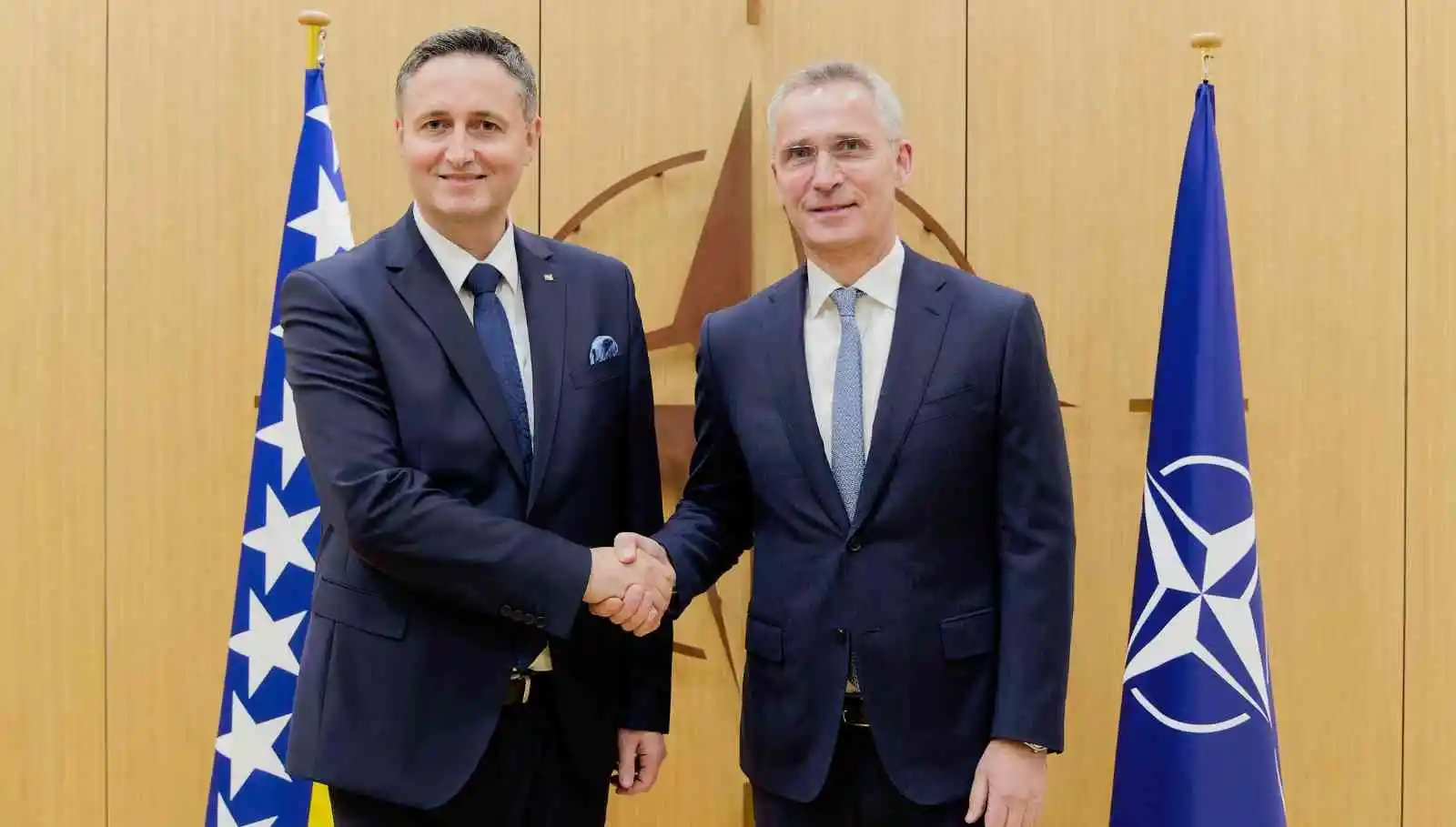 Bosna Hersek Devlet Başkanlığı Konseyi’nin Boşnak üyesi Becirovic, NATO Genel Sekreteri Stoltenberg ile bir araya geldi