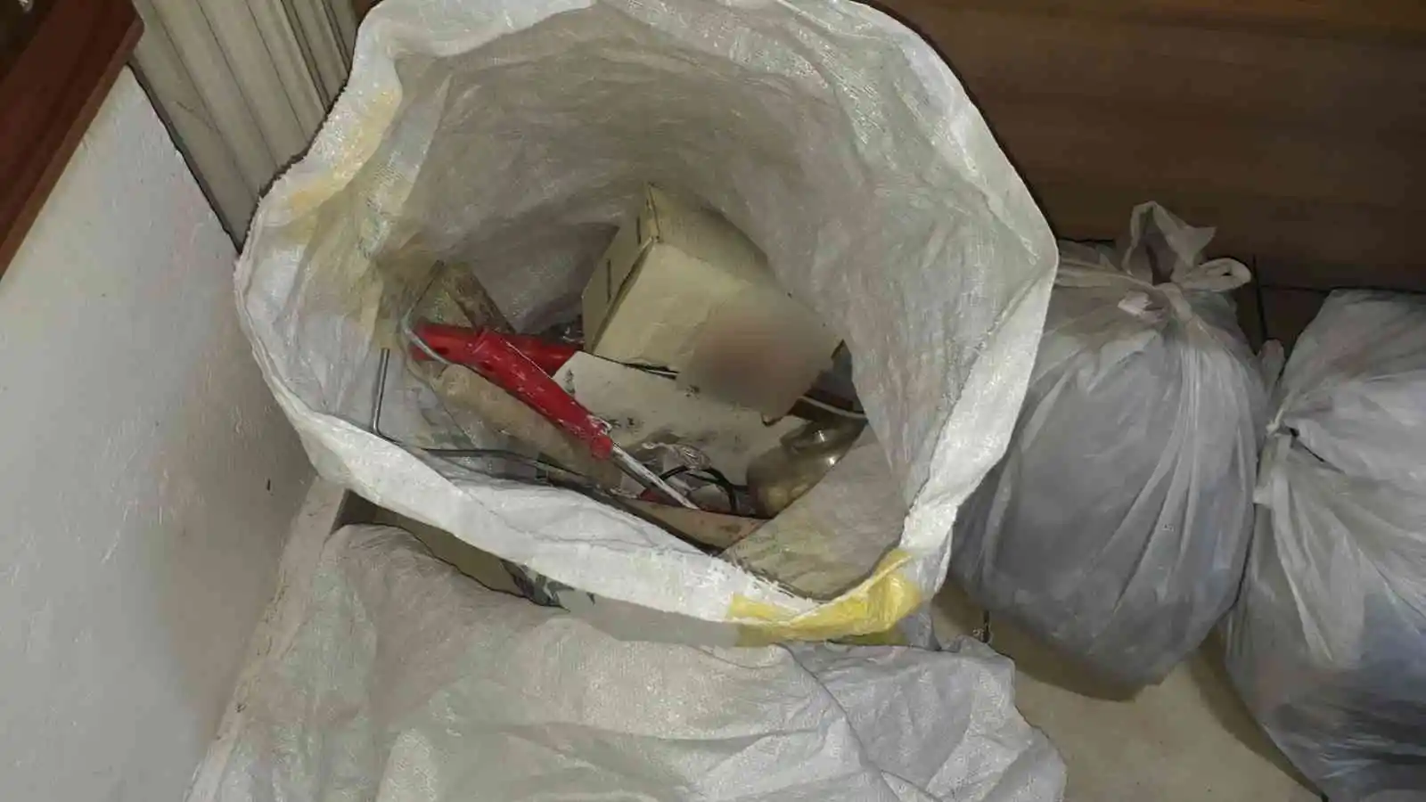 Boya süzgecinden terliğe birçok eşyayı çalan şahıs suçüstü yakalandı