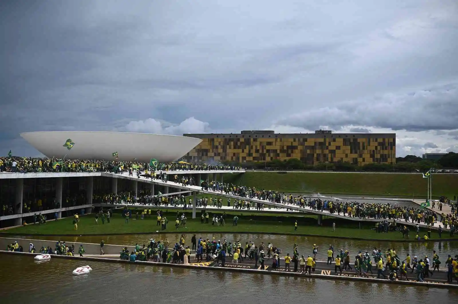 Brezilya, ABD'den Bolsonaro'nun iadesiyle ilgili resmi talepte bulunmamış
