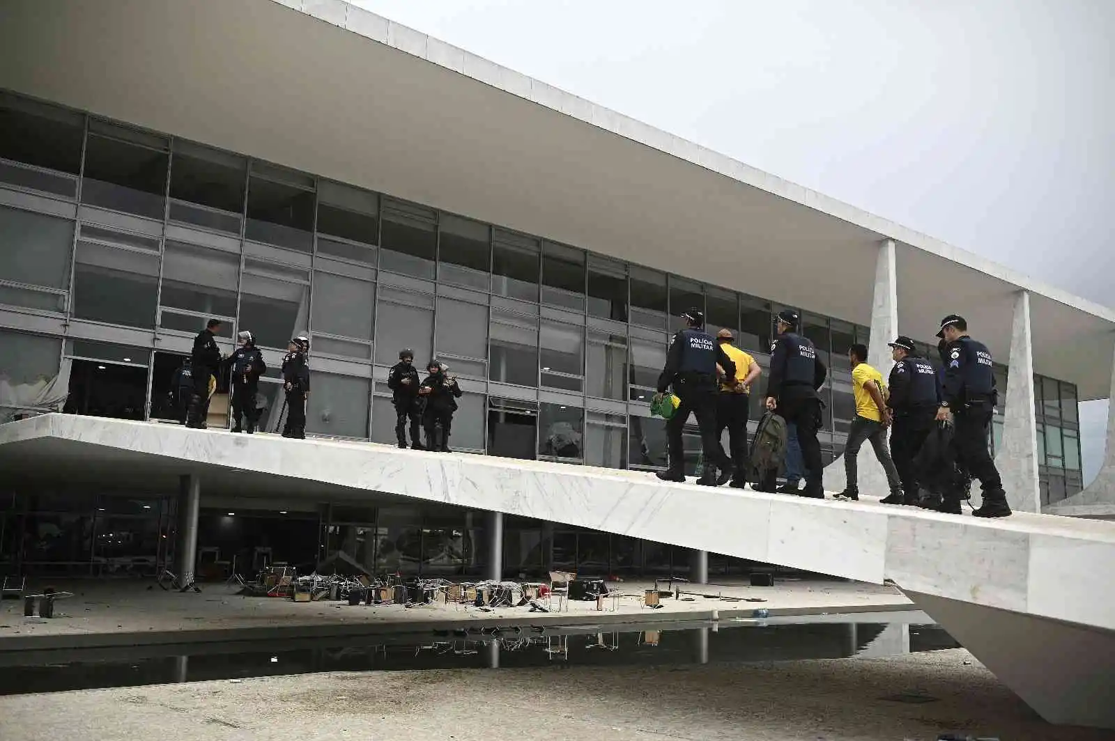 Brezilya’da Bolsonaro destekçisi bin 500 kişi gözaltına alındı