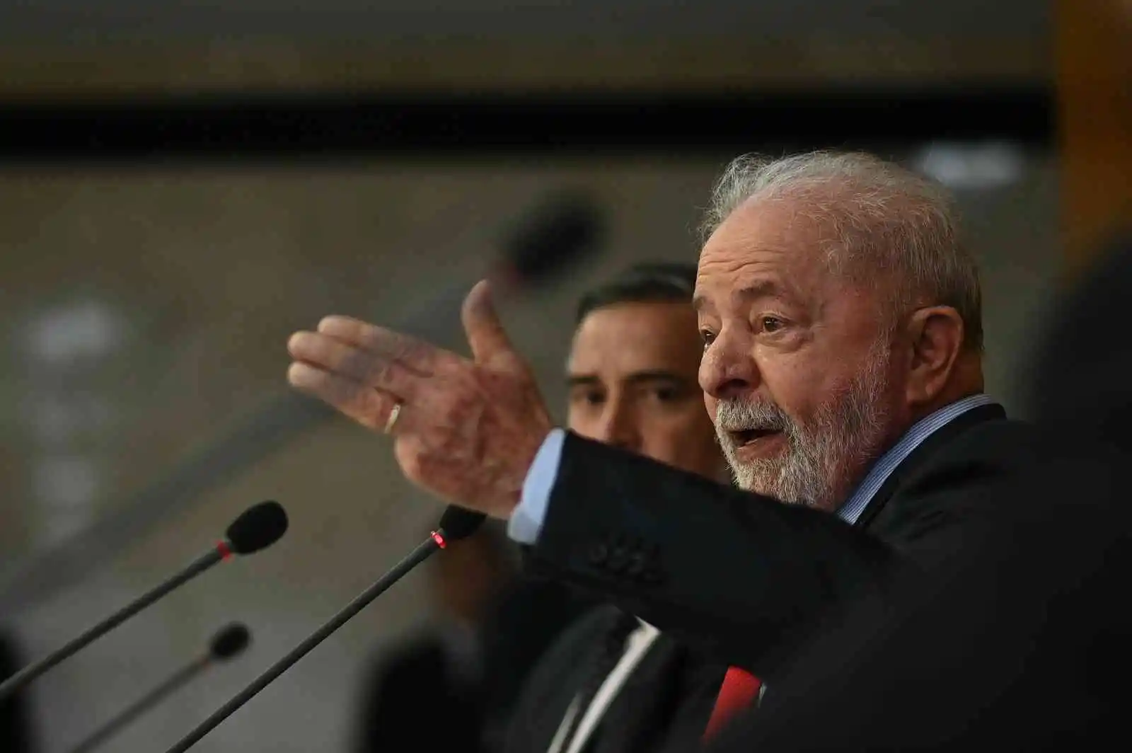Brezilya Devlet Başkanı Lula, Planalto Sarayı'ndaki görevlileri isyancılara yardımla suçladı
