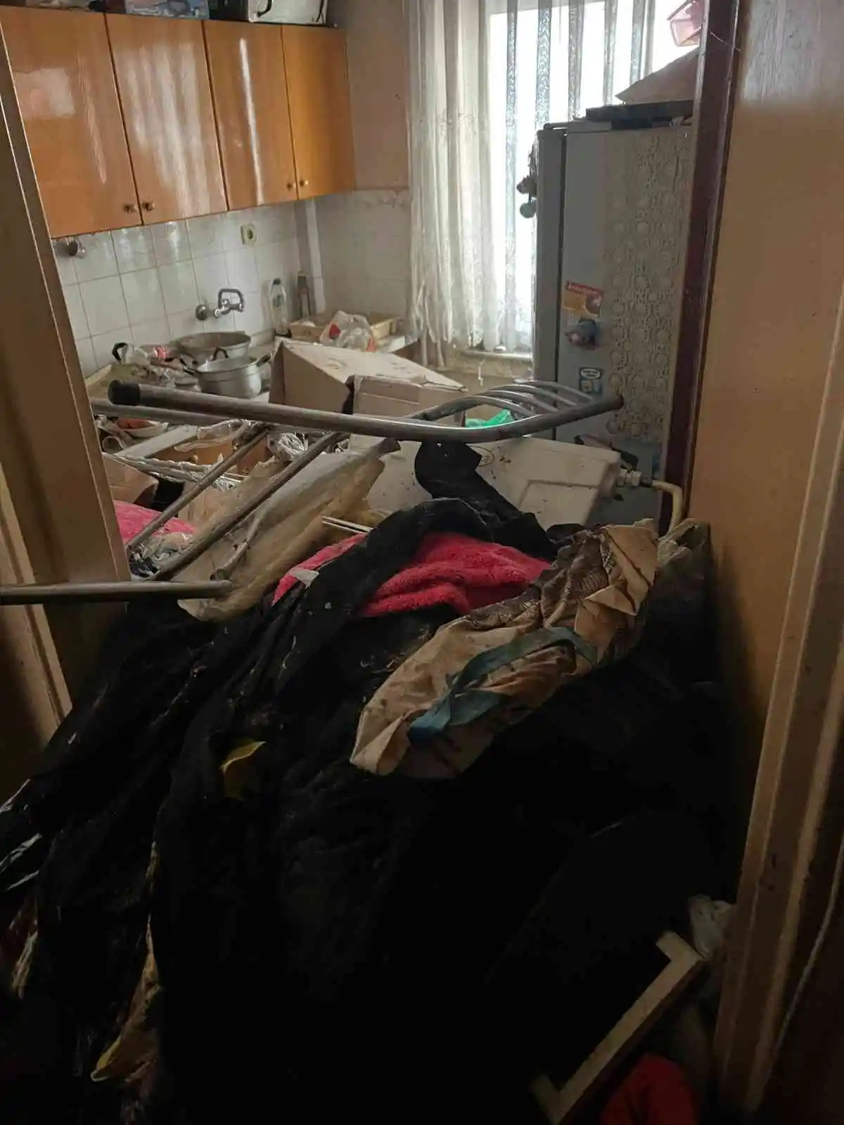 Bu evden yaklaşık 40 ton çöp çıkartıldı