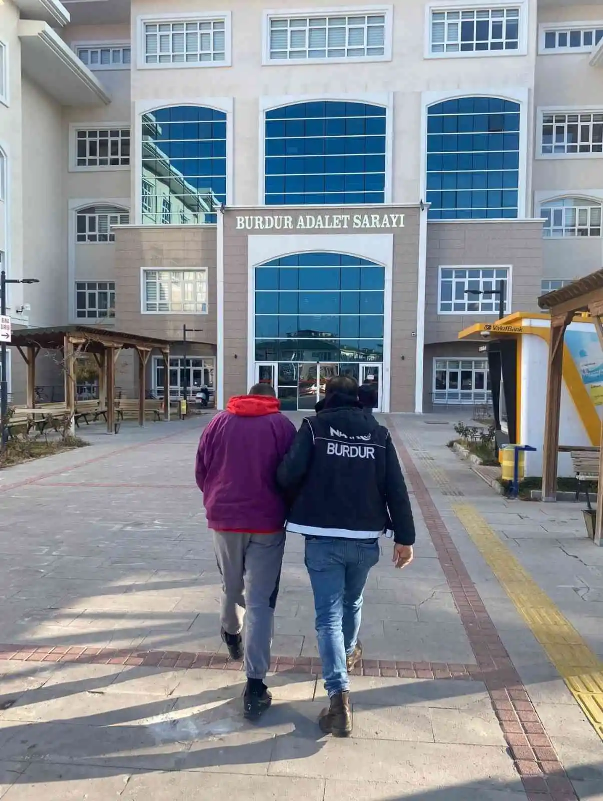 Burdur’da uyuşturucu operasyonunda 3 tutuklama