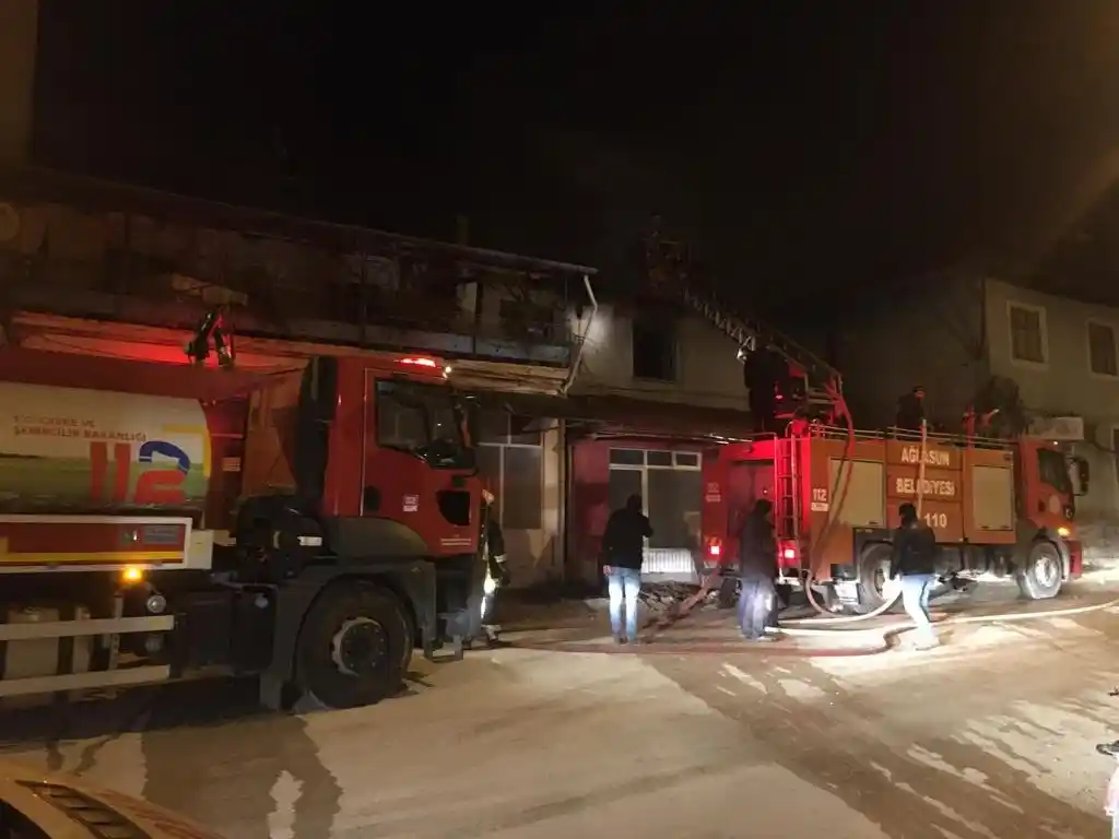 Burdur’daki yangında dumandan etkilenen yaşlı adam hayatını kaybetti