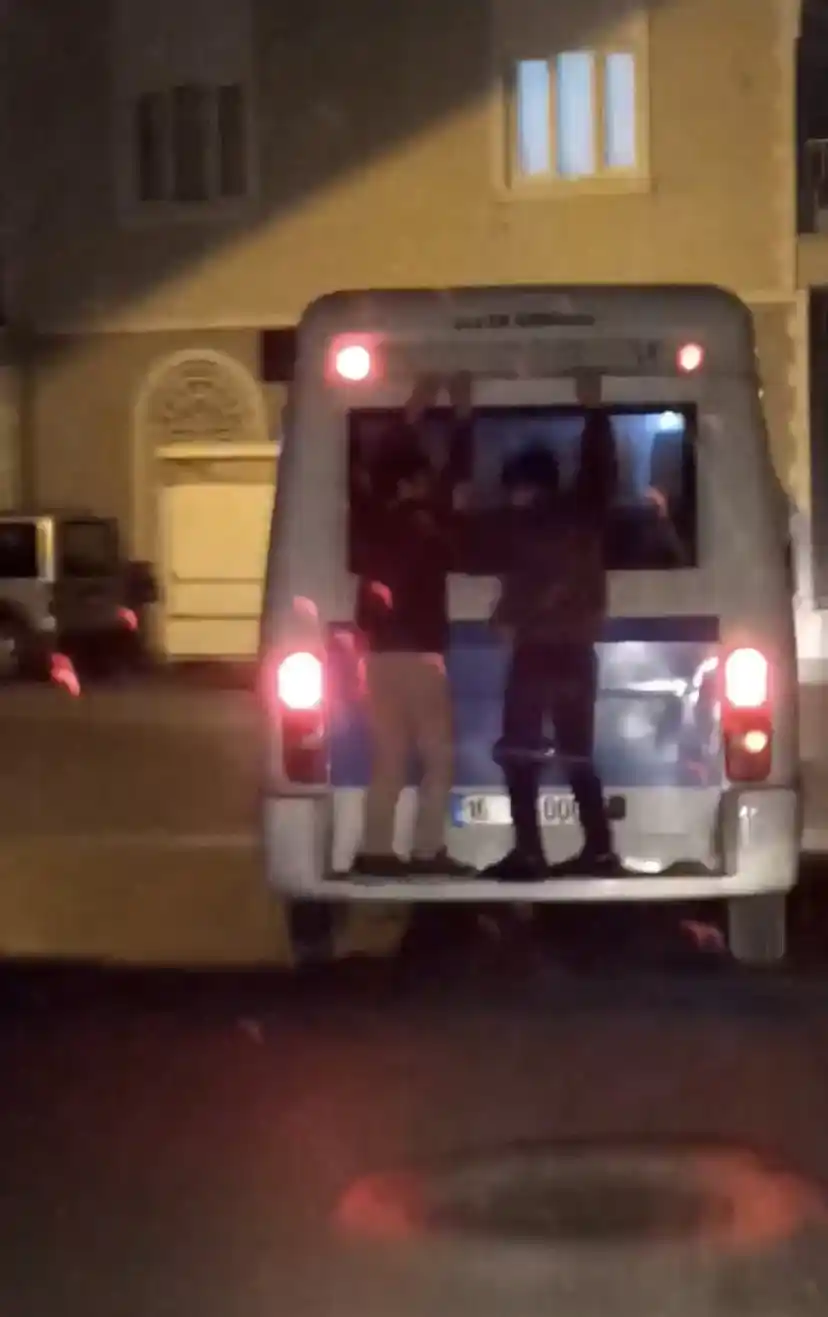 Bursa'da çocukların tehlikeli yolculuğu kameralarda