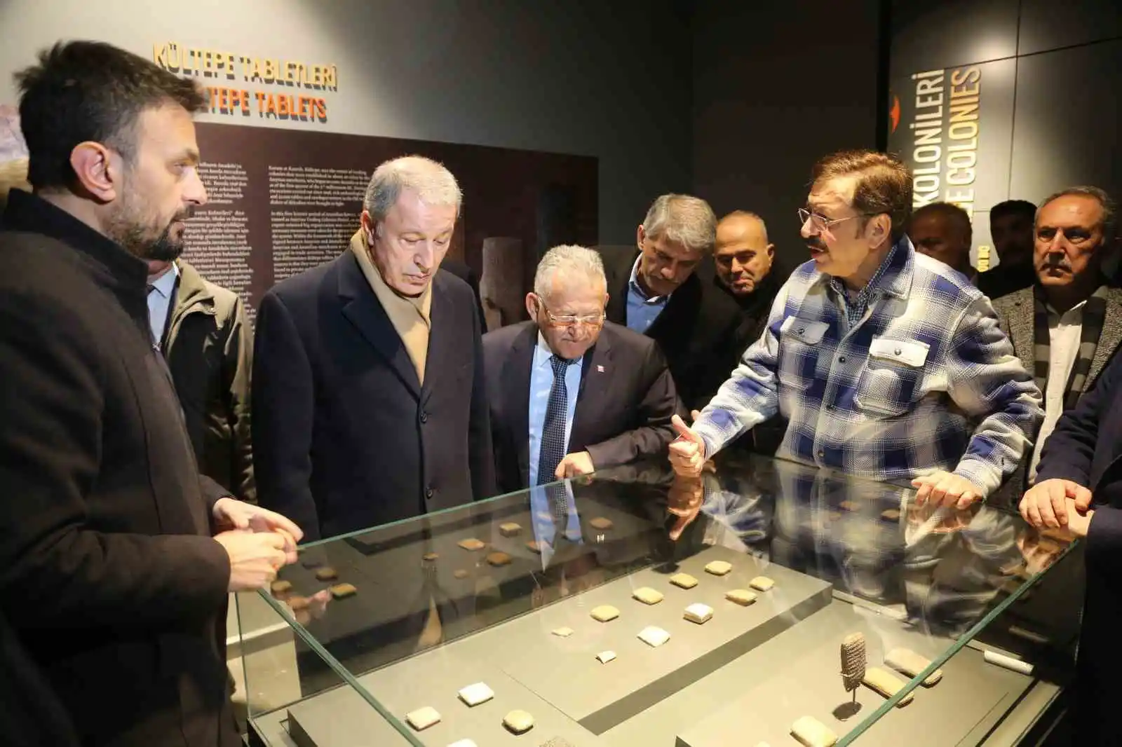 Büyükkılıç, Bakan Akar ile Tarihi Kalede Vatandaşlarla Buluştu