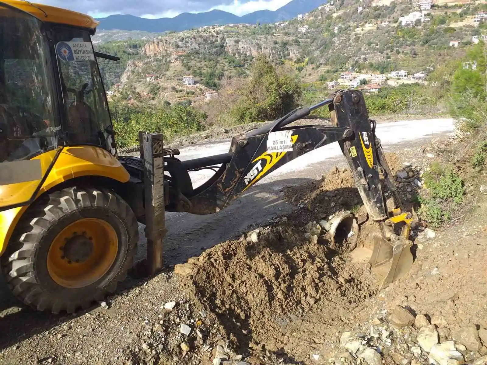 Büyükşehir ekiplerinden karla mücadele
