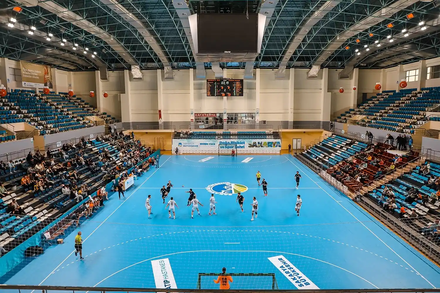 Büyükşehir Hentbol zirve takibini sürdürdü