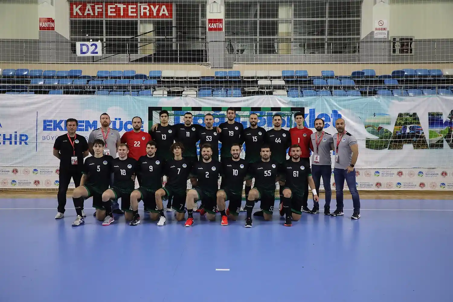 Büyükşehir Hentbol zirve takibini sürdürdü