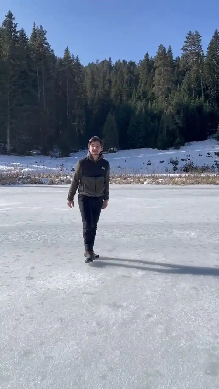 Buz tutan gölde balık tuttular