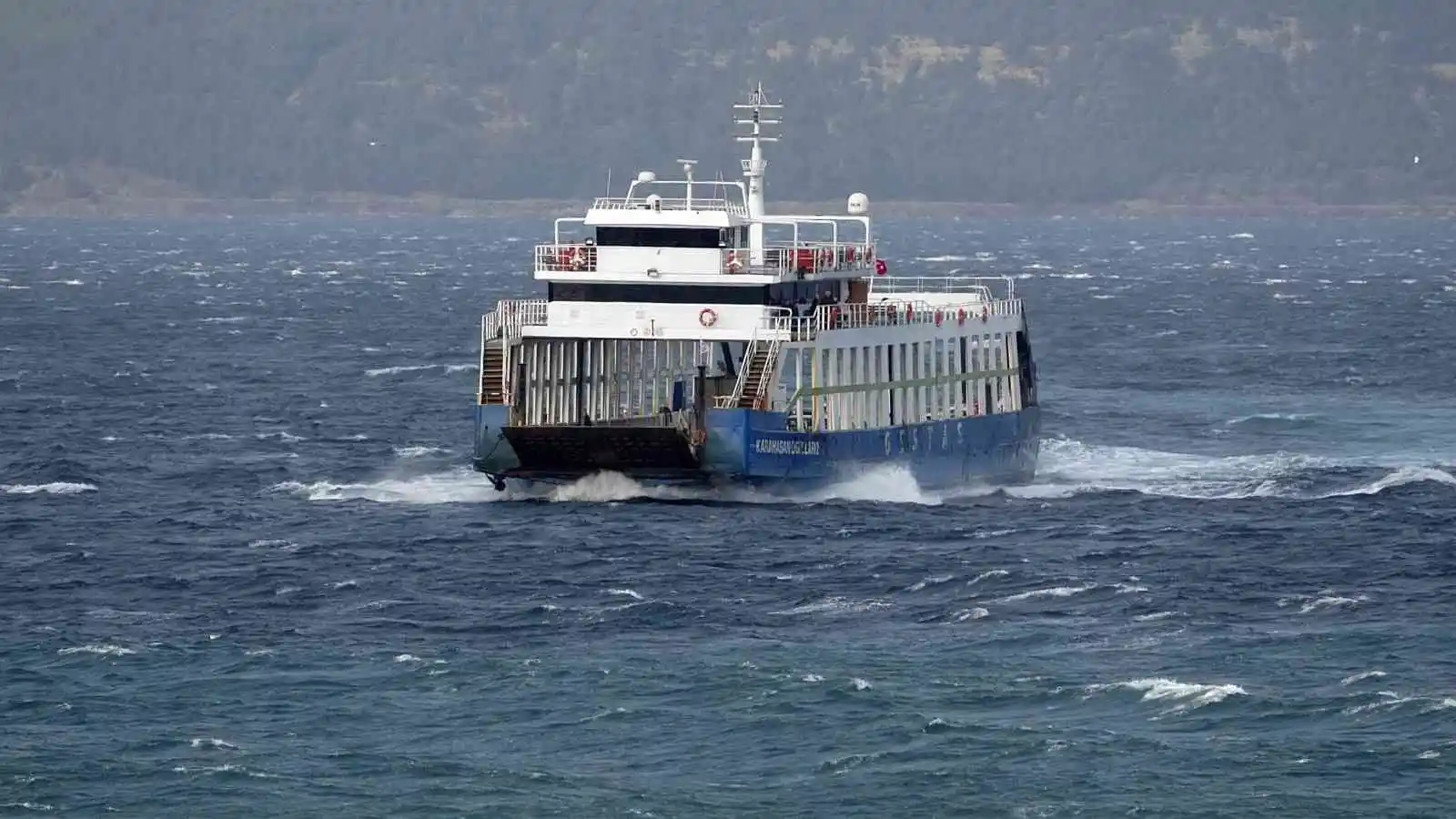 Çanakkale-Eceabat hattında saat 16.00'daki feribot seferi karşılıklı olarak iptal edildi