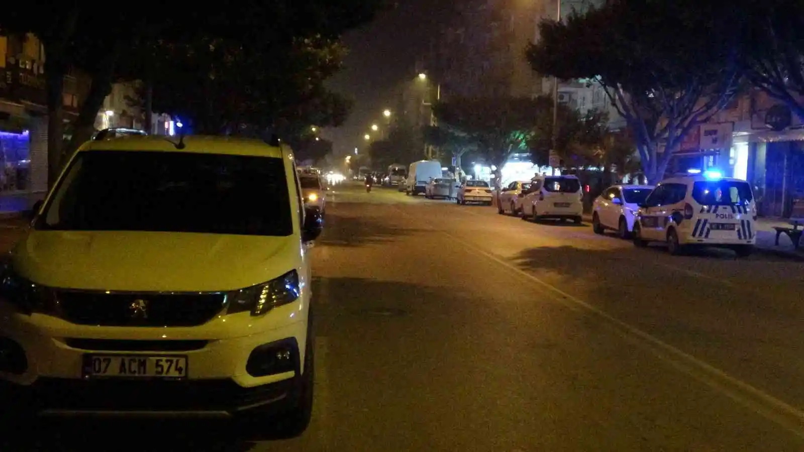 Çatıya çıkınca babasının cesedi ile karşılaştı