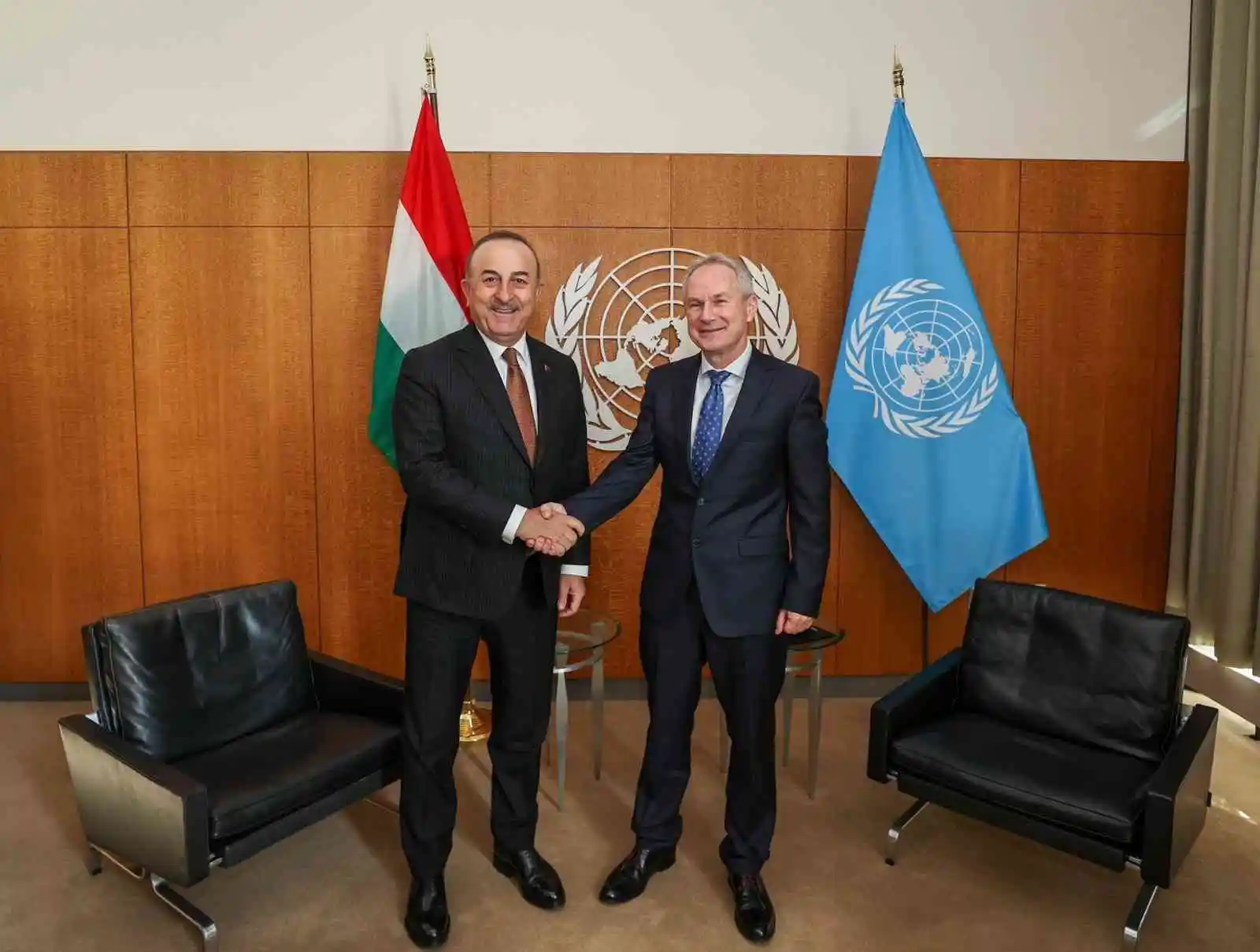 Çavuşoğlu, New York'ta ABD ve Kanada'daki Türk başkonsoloslarla bir araya geldi