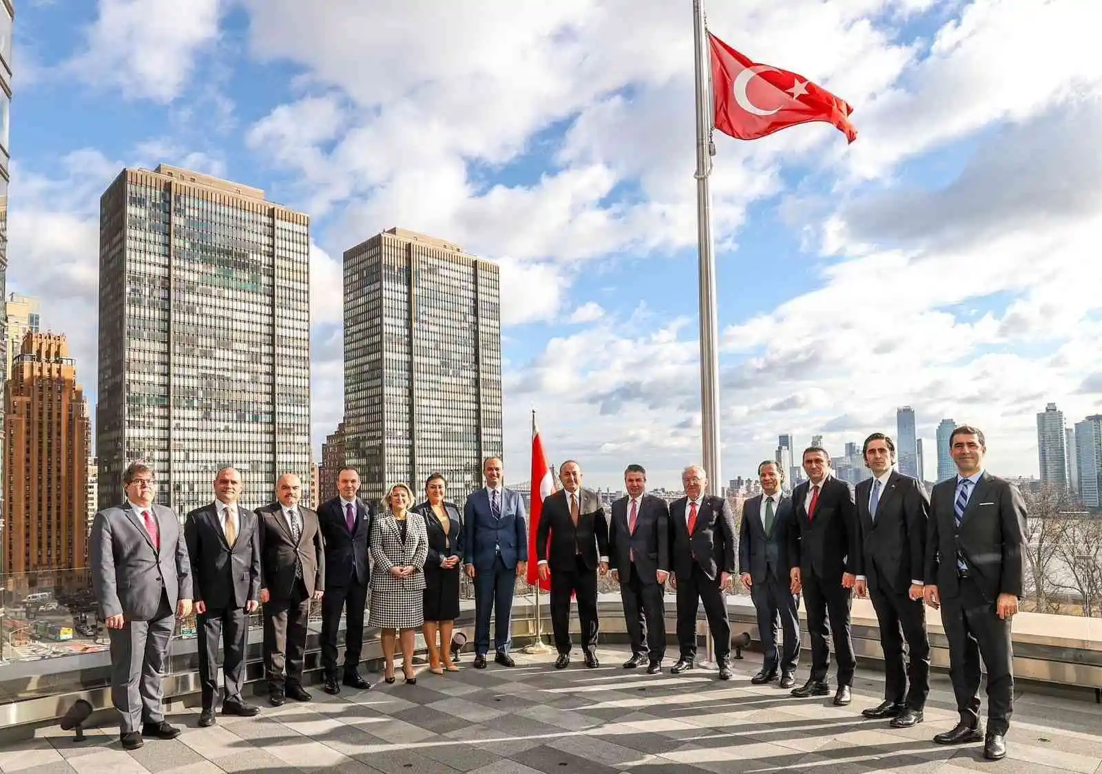 Çavuşoğlu, New York’ta ABD ve Kanada’daki Türk başkonsoloslarla bir araya geldi