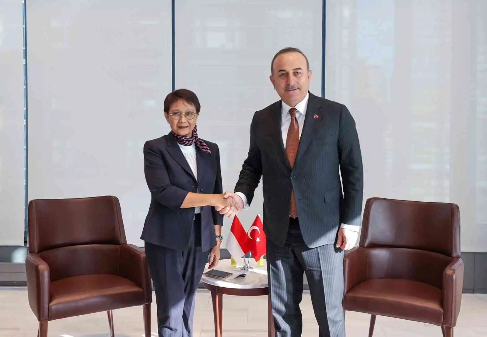 Çavuşoğlu, New York’ta ABD ve Kanada’daki Türk başkonsoloslarla bir araya geldi