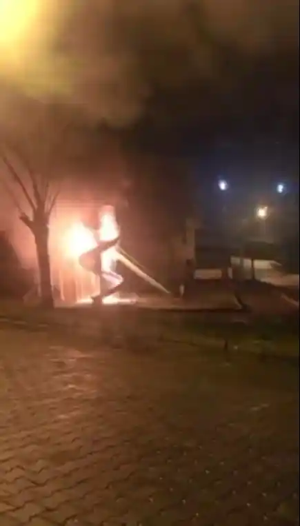 Çocuk parkı alevler içinde kaldı