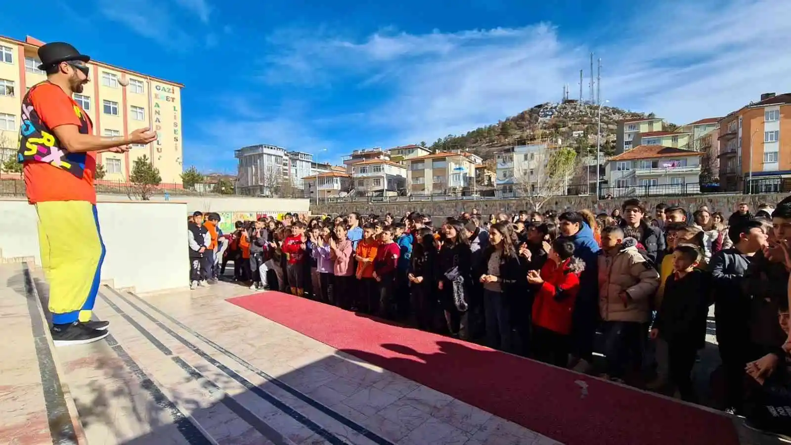 Çocuklara ilk karne hediyesi Emet Belediyesinden