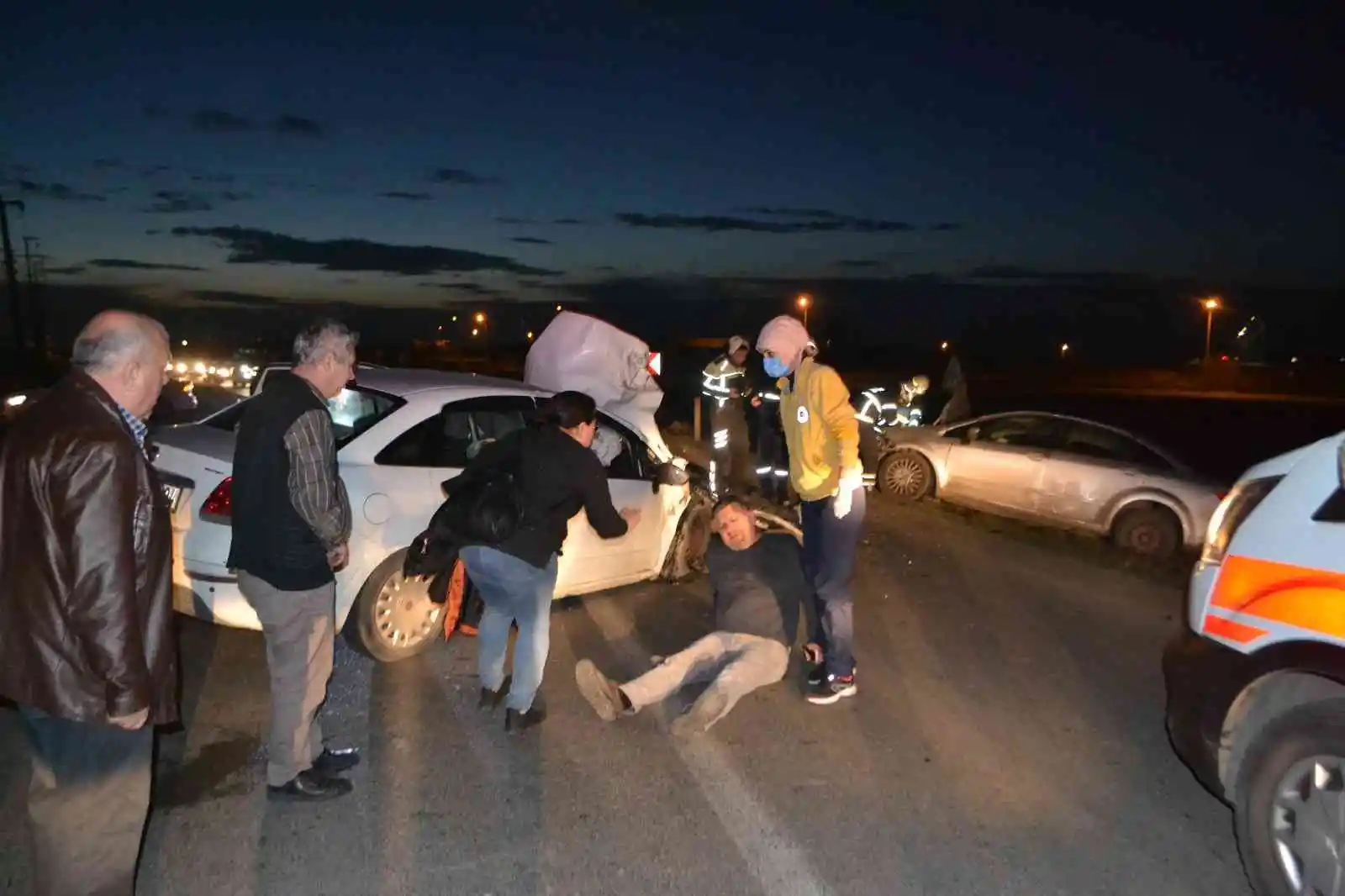 Çorlu’da iki otomobil kafa kafaya çarpıştı: 1 ölü, 3 yaralı
