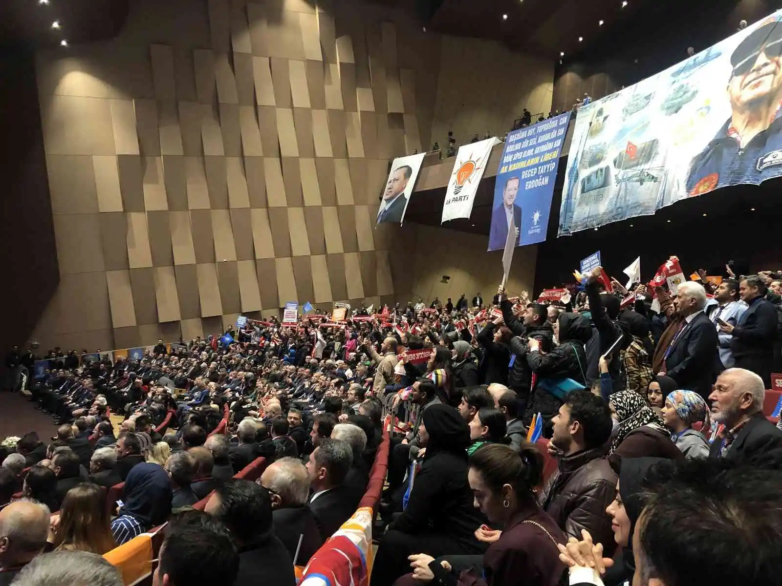 Cumhurbaşkanı Erdoğan: “Beceremiyorlarsa aday bulma konusunda kendilerine yardımcı olabiliriz”