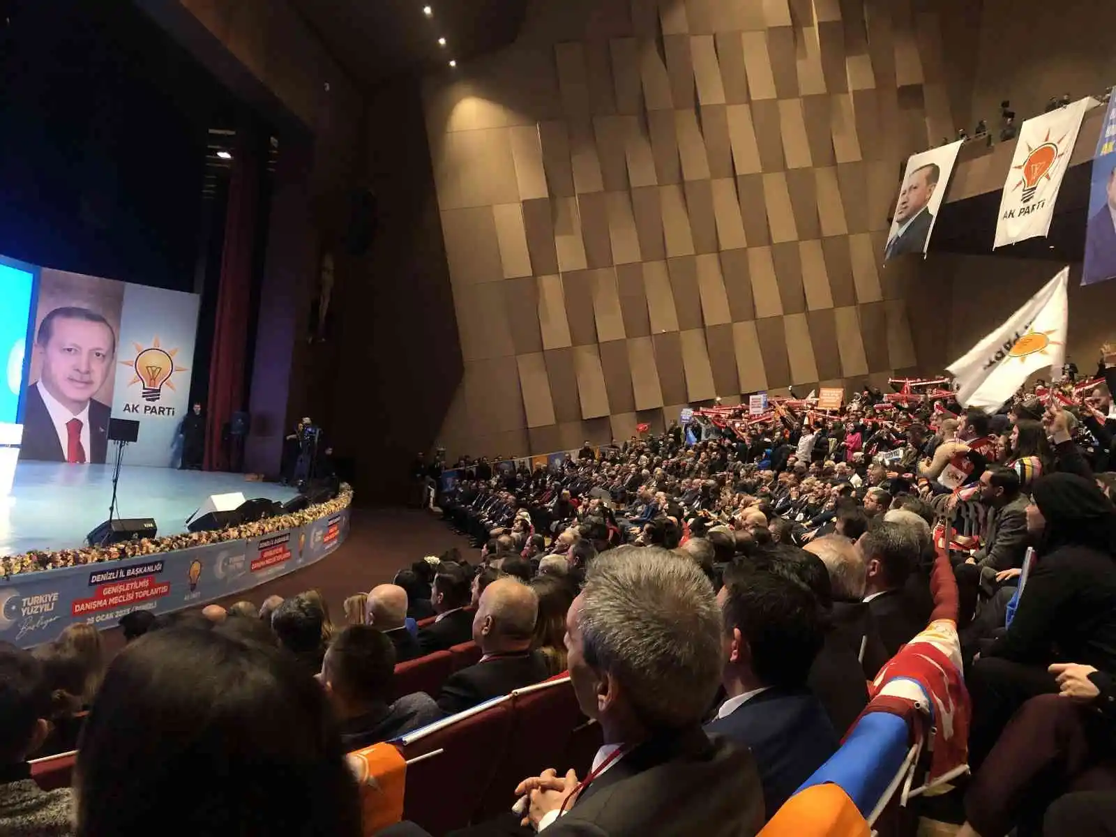 Cumhurbaşkanı Erdoğan: “Beceremiyorlarsa aday bulma konusunda kendilerine yardımcı olabiliriz”