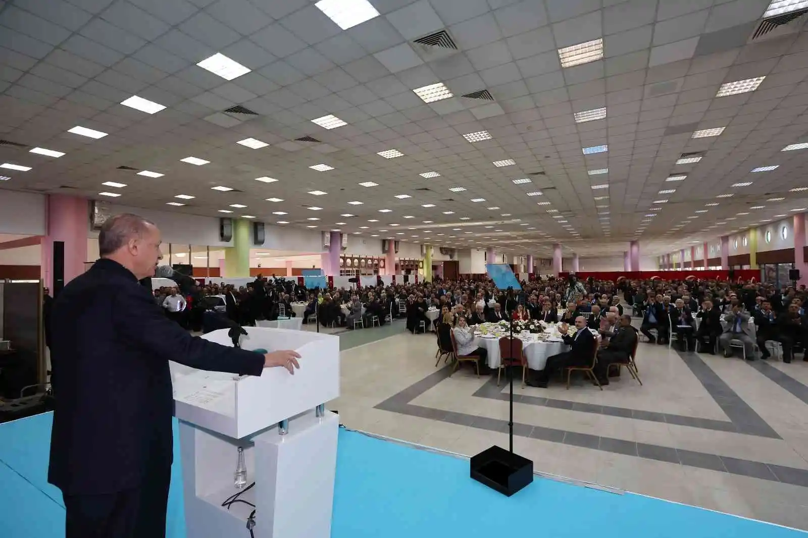 Cumhurbaşkanı Erdoğan’dan 6’lı masaya ‘Cümbüş Masası’ benzetmesi