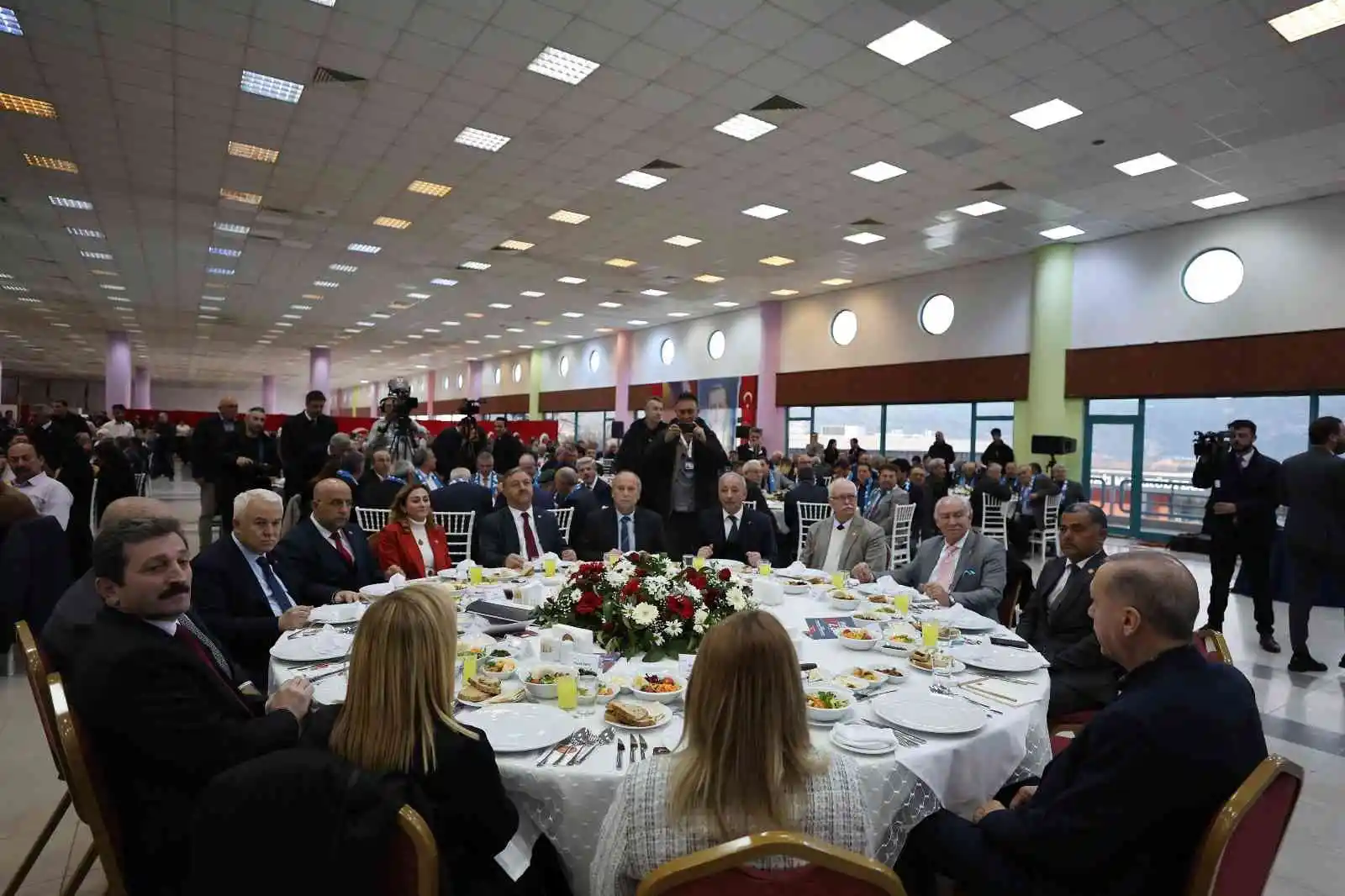 Cumhurbaşkanı Erdoğan’dan 6’lı masaya ‘Cümbüş Masası’ benzetmesi