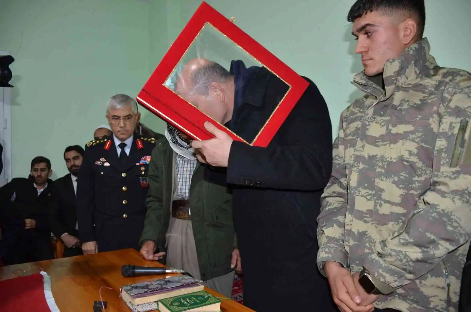 Cumhurbaşkanı Erdoğan, Şırnaklı şehidin ailesine telefonla taziyelerini iletti