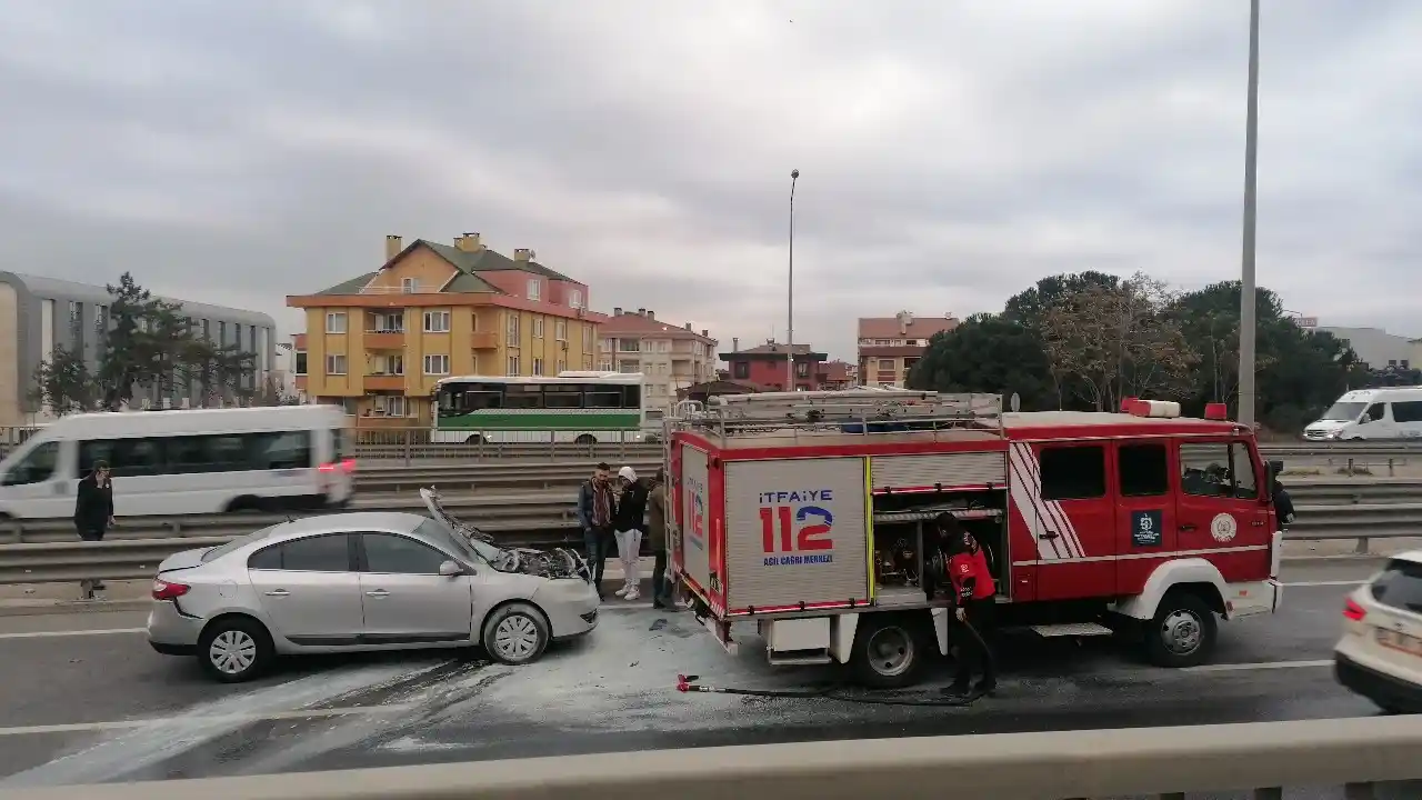 D-100’de zincirleme kazada bir araçta yangın çıktı, sürücü yaralandı