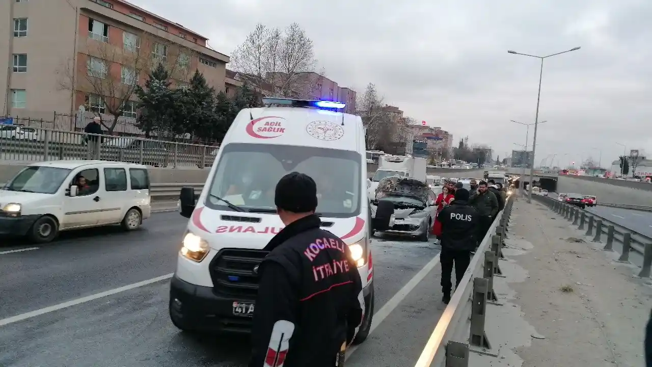 D-100’de zincirleme kazada bir araçta yangın çıktı, sürücü yaralandı