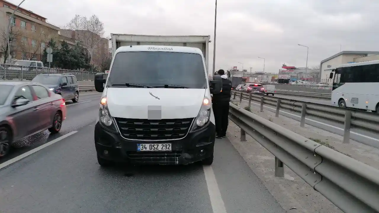 D-100’de zincirleme kazada bir araçta yangın çıktı, sürücü yaralandı