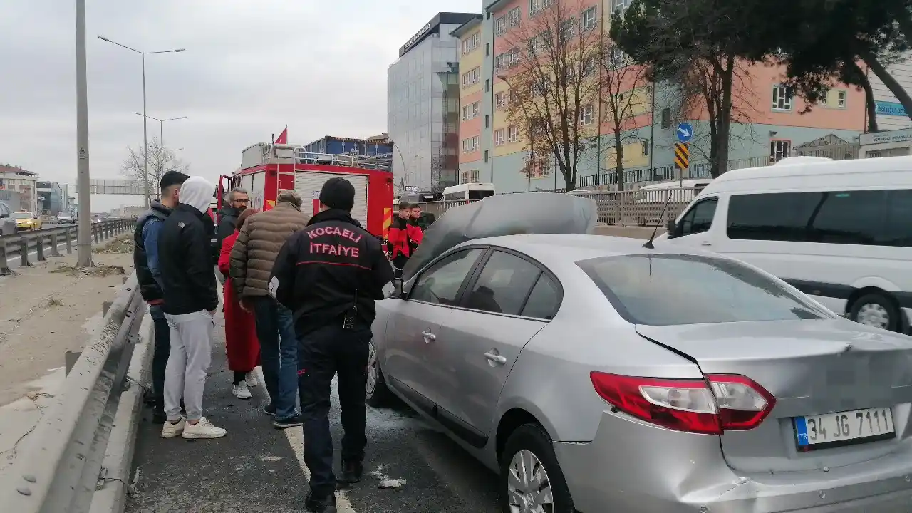 D-100’de zincirleme kazada bir araçta yangın çıktı, sürücü yaralandı