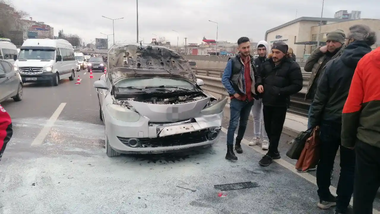 D-100’de zincirleme kazada bir araçta yangın çıktı, sürücü yaralandı