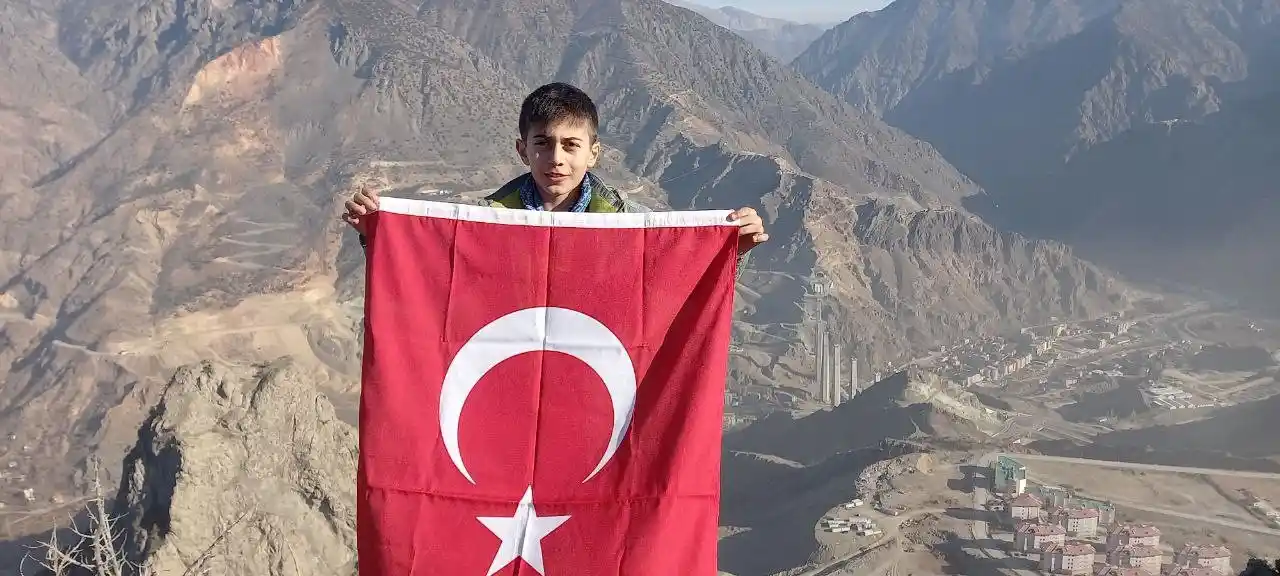 Dağcı babadan oğluna ilginç karne hediyesi
