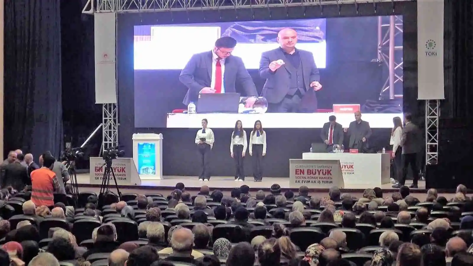 Denizli'de yapılacak 3 bin 150 konuttan 2 bin 837'sinin hak sahibi belirlendi